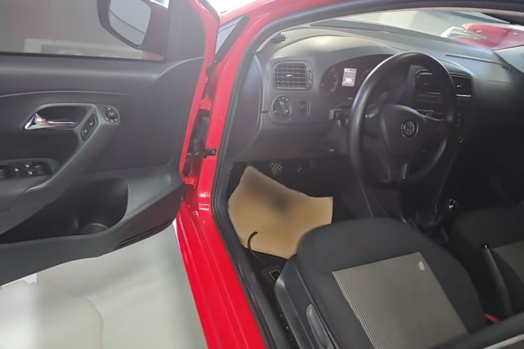 Used Volkswagen Polo 2016 1.4L Manual Fashion Model Driver Seat