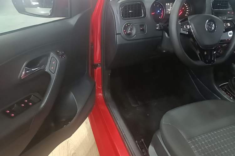 Used Volkswagen Polo 2016 1.6L Automatic Comfort Model Driver Seat