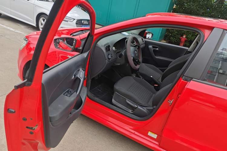 Used Volkswagen Polo 2016 1.6L Automatic Comfort Model Driver Seat