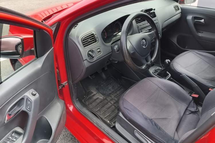 Used Volkswagen Polo 2016 1.4L Manual Fashion Model Driver Seat