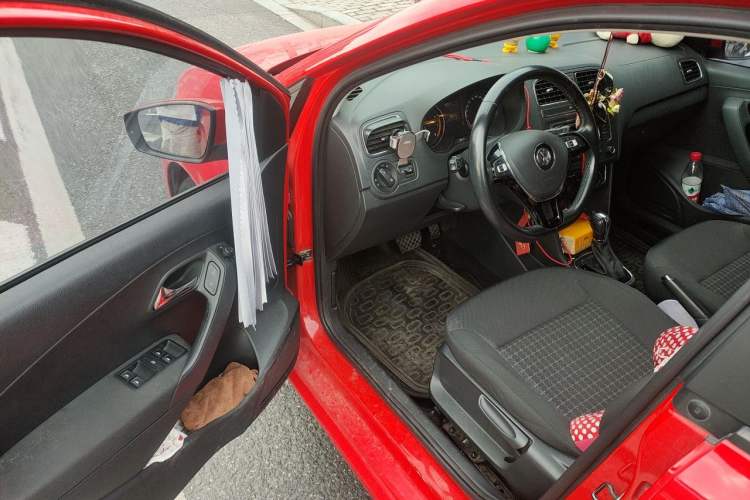 Used Volkswagen Polo 2016 1.6L Automatic Comfort Model Driver Seat