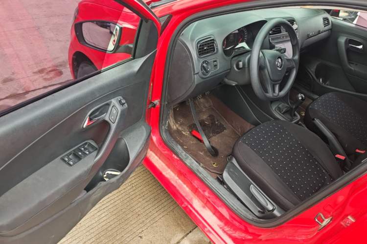 Used Volkswagen Polo 2016 1.4L Manual Fashion Model Driver Seat