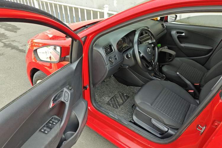 Used Volkswagen Polo 2016 1.6L Automatic Comfort Model Driver Seat