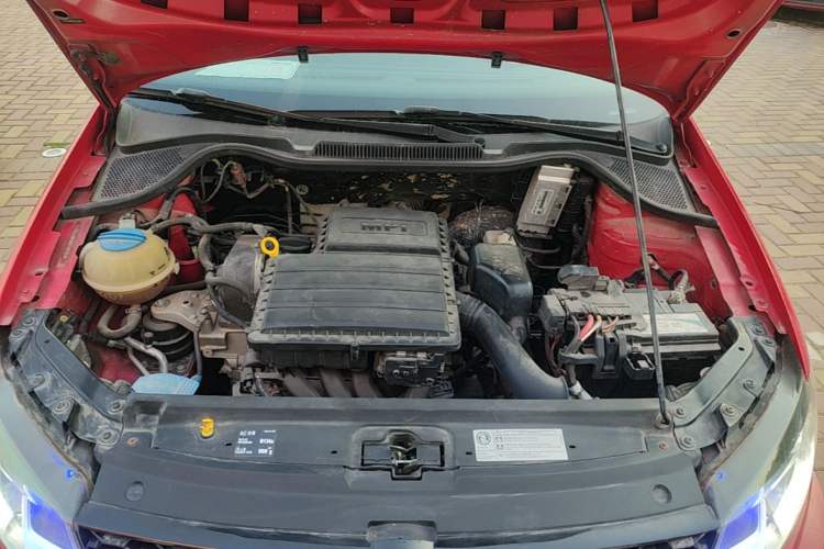 Used Volkswagen Polo 2016 1.4L Manual Fashion Model Engine Bay
