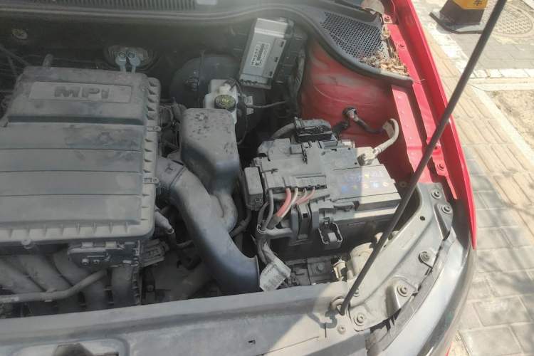 Used Volkswagen Polo 2016 1.4L Automatic Trendy Model Engine Bay Left