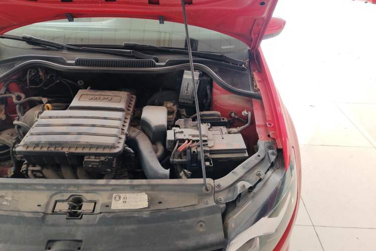 Used Volkswagen Polo 2016 1.4L Automatic Trendy Model Engine Bay Left
