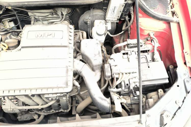 Used Volkswagen Polo 2016 1.4L Automatic Trendy Model Engine Bay Left