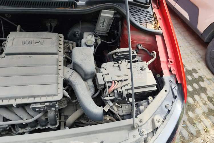 Used Volkswagen Polo 2016 1.4L Automatic Trendy Model Engine Bay Left
