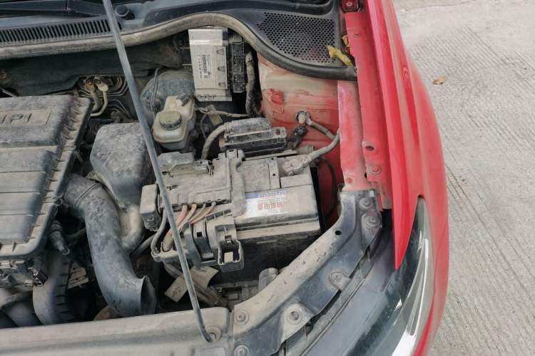 Used Volkswagen Polo 2016 1.6L Automatic Comfort Model Engine Bay Left