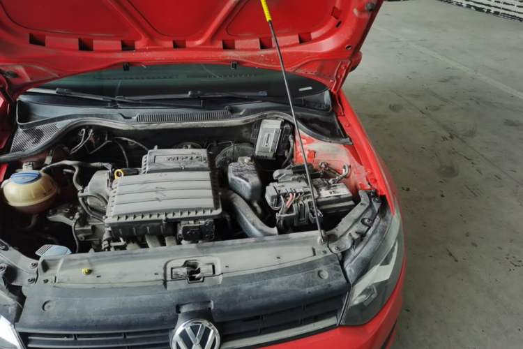 Used Volkswagen Polo 2016 1.4L Automatic Trendy Model Engine Bay Left