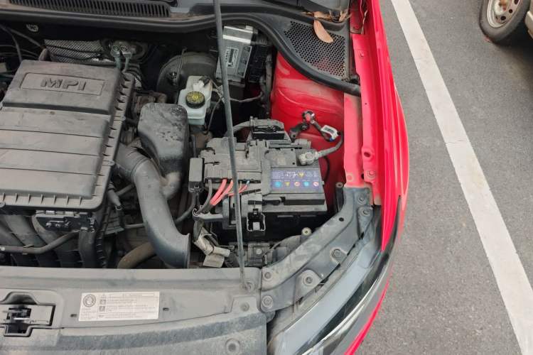Used Volkswagen Polo 2016 1.4L Automatic Trendy Model Engine Bay Left