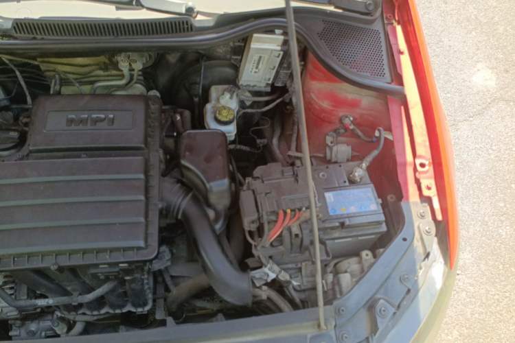 Used Volkswagen Polo 2016 1.4L Manual Fashion Model Engine Bay Left