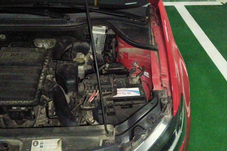 Used Volkswagen Polo 2016 1.4L Automatic Trendy Model Engine Bay Left
