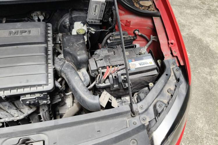 Used Volkswagen Polo 2016 1.4L Automatic Trendy Model Engine Bay Left