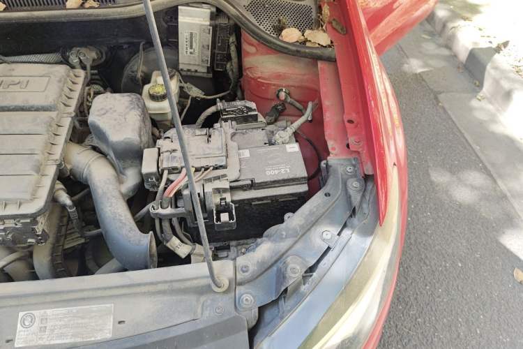 Used Volkswagen Polo 2016 1.4L Automatic Trendy Model Engine Bay Left