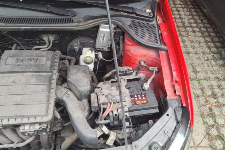 Used Volkswagen Polo 2016 1.4L Automatic Trendy Model Engine Bay Left