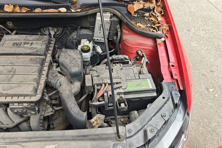Used Volkswagen Polo 2016 1.6L Automatic Luxury Model Engine Bay Left