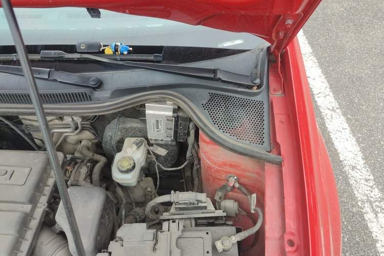 Used Volkswagen Polo 2016 1.4L Automatic Trendy Model Engine Bay Left