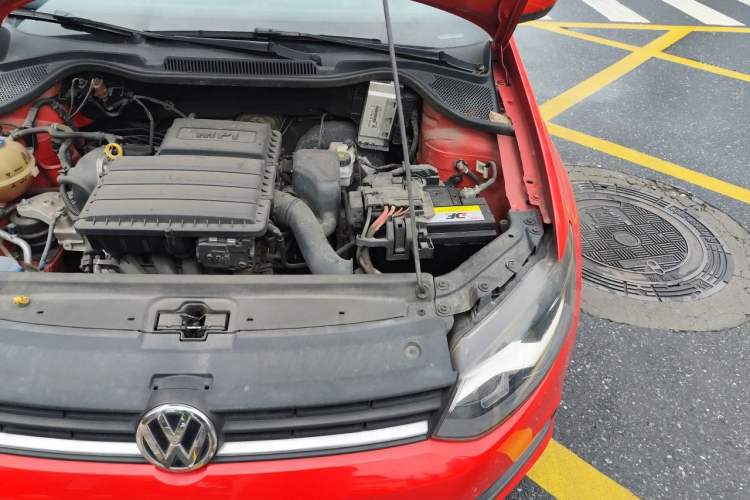 Used Volkswagen Polo 2016 1.4L Automatic Trendy Model Engine Bay Left