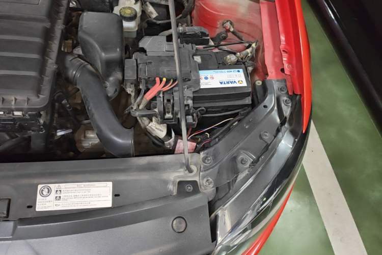 Used Volkswagen Polo 2016 1.4L Automatic Trendy Model Engine Bay Left