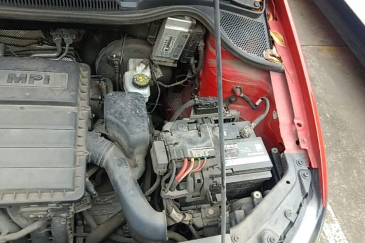 Used Volkswagen Polo 2016 1.4L Automatic Trendy Model Engine Bay Left