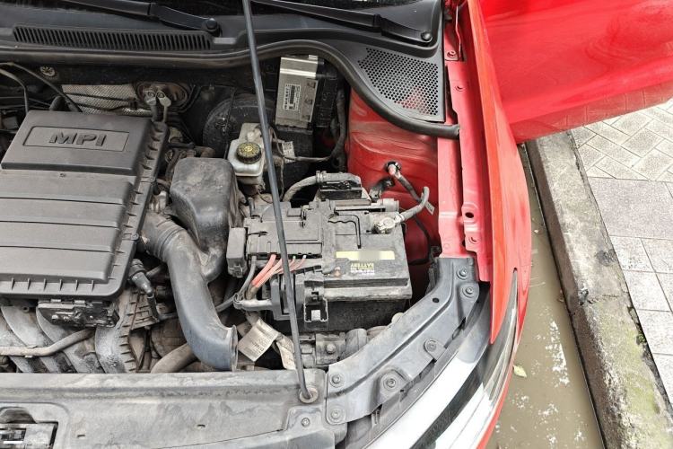 Used Volkswagen Polo 2016 1.6L Automatic Comfort Model Engine Bay Left