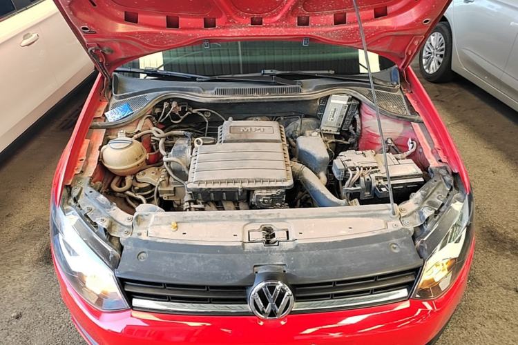 Used Volkswagen Polo 2016 1.4L Manual Fashion Model Engine Bay