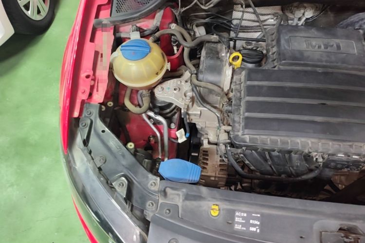 Used Volkswagen Polo 2016 1.4L Automatic Trendy Model Engine Bay Right