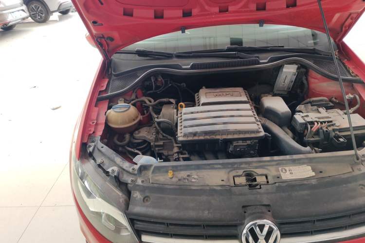 Used Volkswagen Polo 2016 1.4L Automatic Trendy Model Engine Bay Right