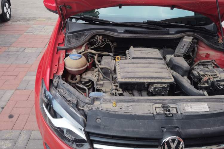 Used Volkswagen Polo 2016 1.4L Automatic Trendy Model Engine Bay Right