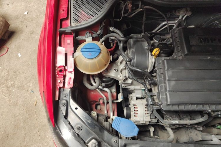 Used Volkswagen Polo 2016 1.4L Manual Fashion Model Engine Bay Right