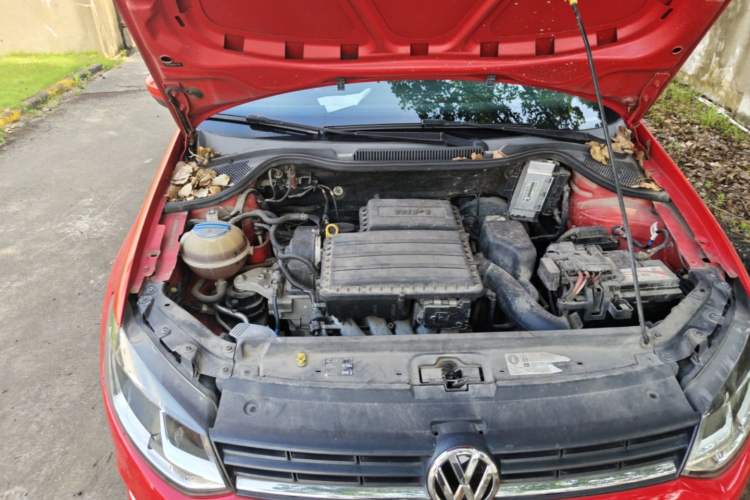 Used Volkswagen Polo 2016 1.6L Automatic Comfort Model Engine Bay Right