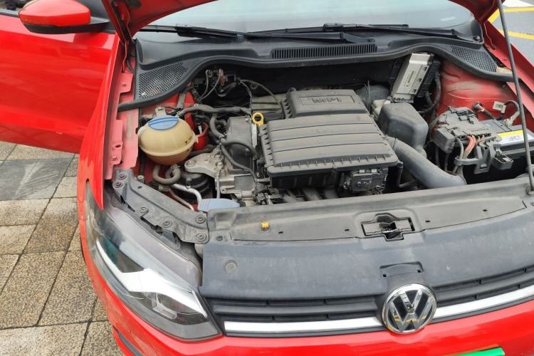 Used Volkswagen Polo 2016 1.4L Automatic Trendy Model Engine Bay Right