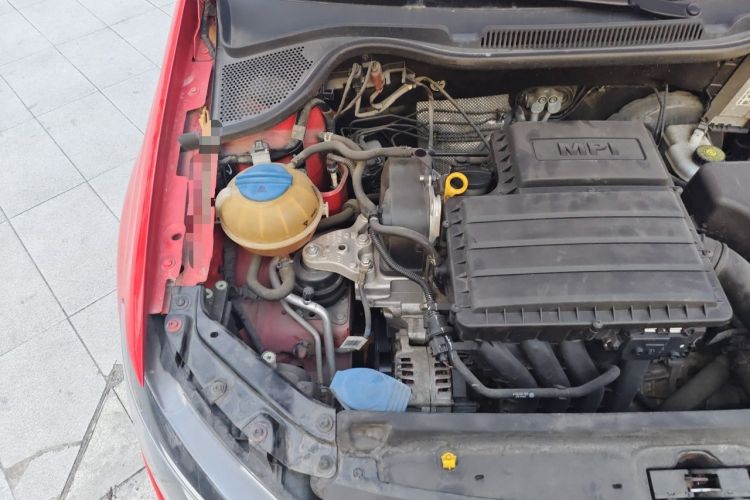 Used Volkswagen Polo 2016 1.4L Automatic Trendy Model Engine Bay Right