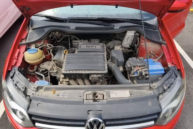 Used Volkswagen Polo 2016 1.4L Manual Fashion Model Engine Bay
