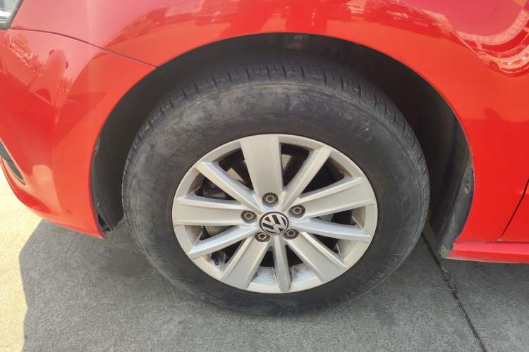 Used Volkswagen Polo 2016 1.4L Manual Fashion Model Exterior 4