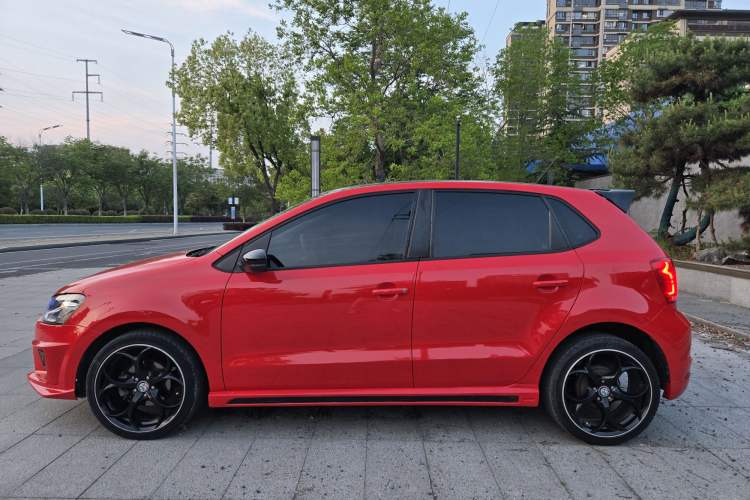 Used Volkswagen Polo 2016 1.4L Manual Fashion Model Exterior 9