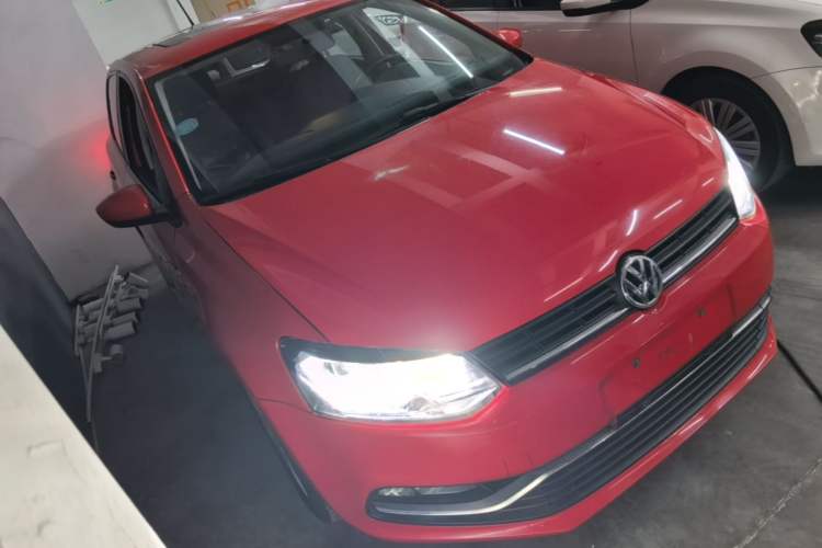 Used Volkswagen Polo 2016 1.6L Automatic Comfort Model Front Right 45 Deg
