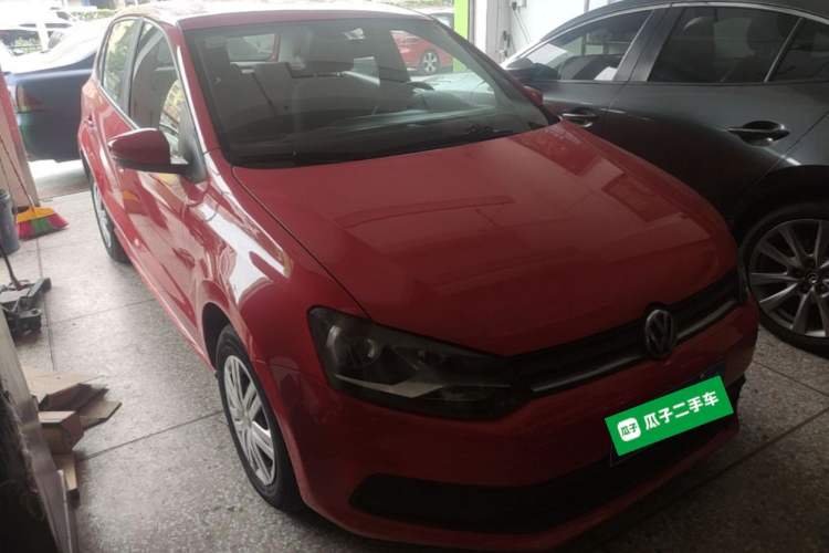 Used Volkswagen Polo 2016 1.4L Automatic Trendy Model Front Right 45 Deg