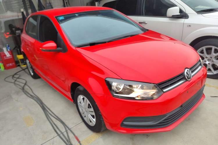 Used Volkswagen Polo 2016 1.4L Manual Fashion Model Front Right 45 Deg