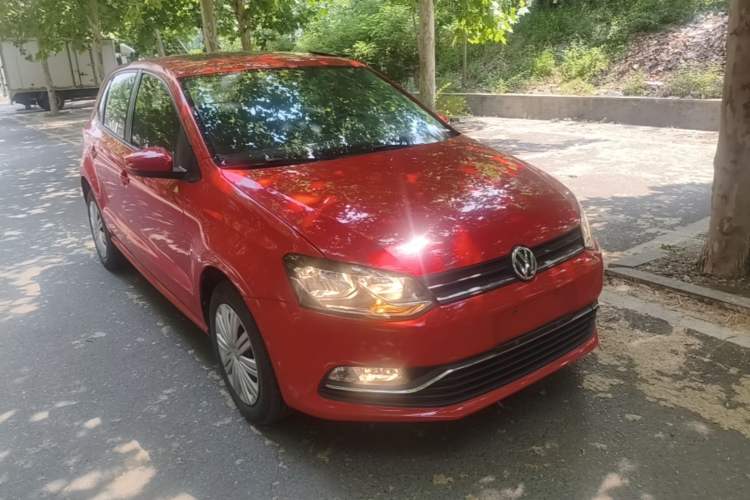 Used Volkswagen Polo 2016 1.6L Automatic Comfort Model Front Right 45 Deg