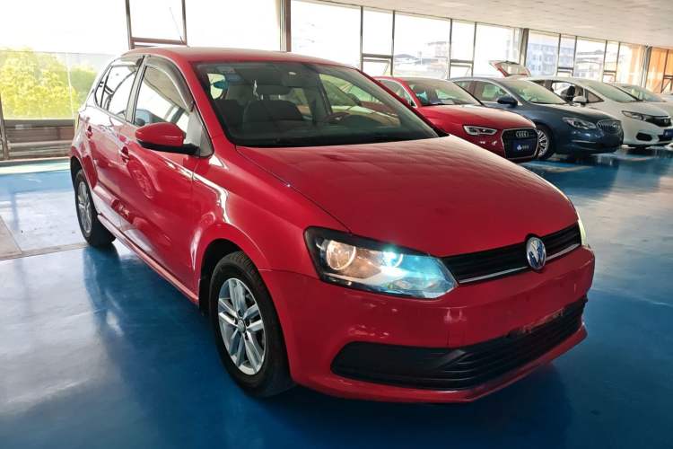 Used Volkswagen Polo 2016 1.4L Automatic Trendy Model Front Right 45 Deg