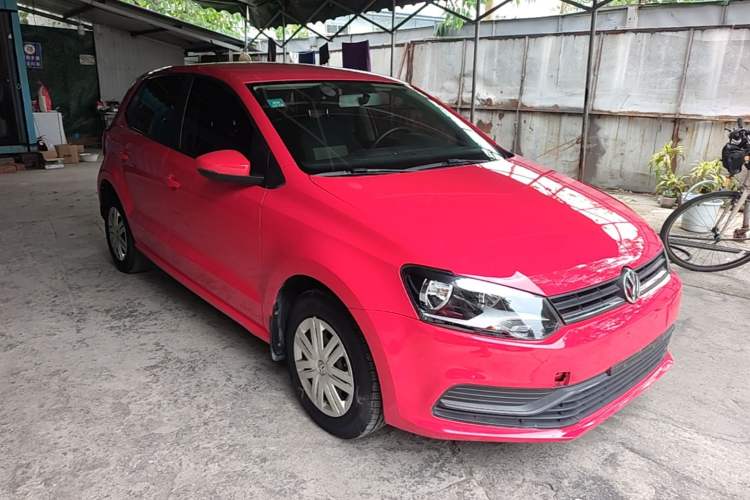 Used Volkswagen Polo 2016 1.4L Manual Fashion Model Front Right 45 Deg