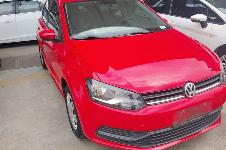 Used Volkswagen Polo 2016 1.4L Manual Fashion Model Front Right 45 Deg