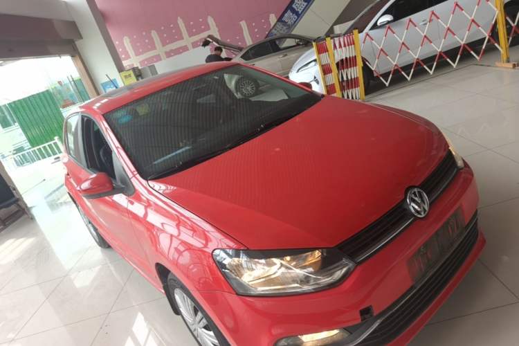 Used Volkswagen Polo 2016 1.6L Automatic Comfort Model Front Right 45 Deg