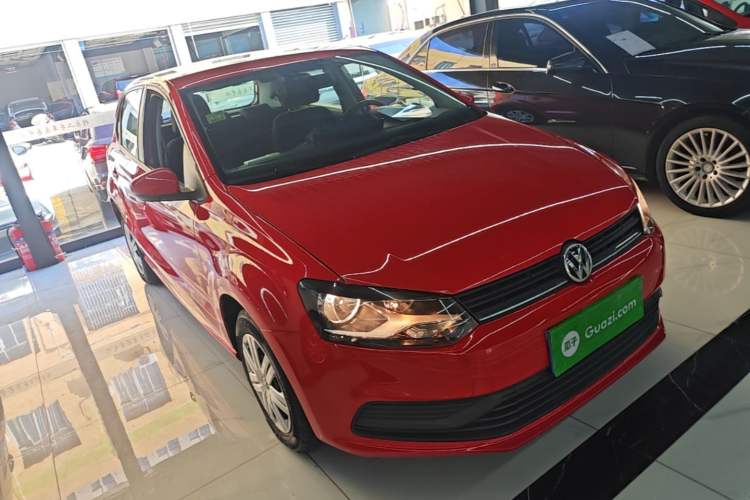 Used Volkswagen Polo 2016 1.4L Automatic Trendy Model Front Right 45 Deg