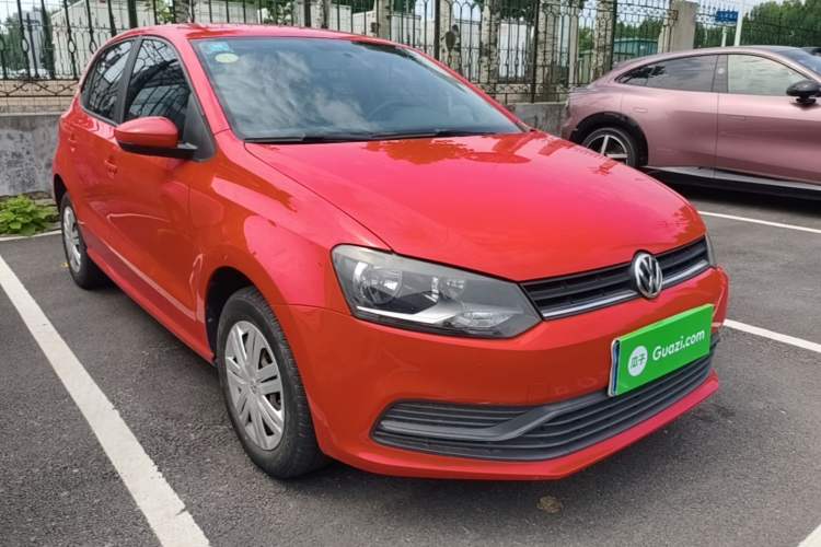 Used Volkswagen Polo 2016 1.4L Manual Fashion Model Front Right 45 Deg