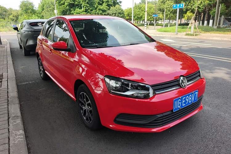 Used Volkswagen Polo 2016 1.4L Automatic Trendy Model Front Right 45 Deg