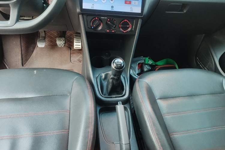 Used Volkswagen Polo 2016 1.4L Manual Fashion Model Gear Lever