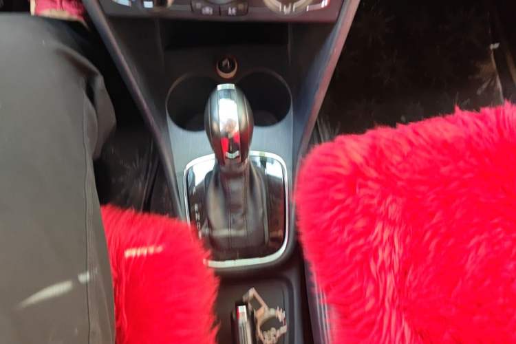Used Volkswagen Polo 2016 1.6L Automatic Comfort Model Gear Lever